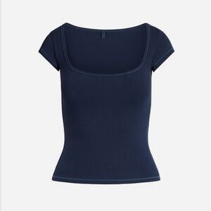 SKIMS
COTTON JERSEY SCOOP NECK SHORT SLEEVE TEE Navy Blue Women Top size M nwot